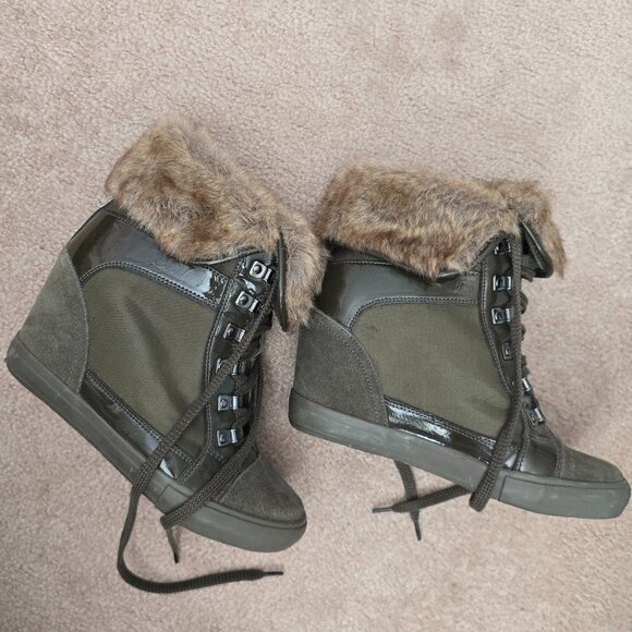 Aldo Army Green Faux Fur Wedge Sneaker / Ankle Bootie - Size 8.5 - Picture 1 of 10